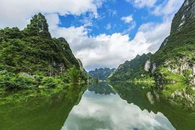琳娜整理房间