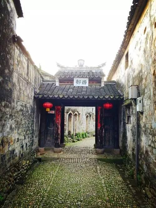 陪伴孩子写作业时，应该随时指错还是写完再说？游戏画面